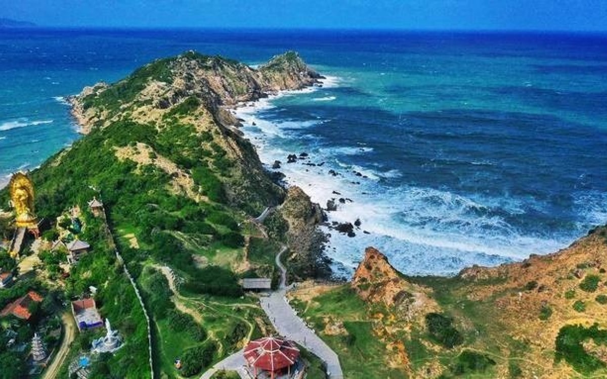 Kinh nghiệm du lịch Quy Nhơn tự túc: Khám phá thành phố biển đẹp như mơ