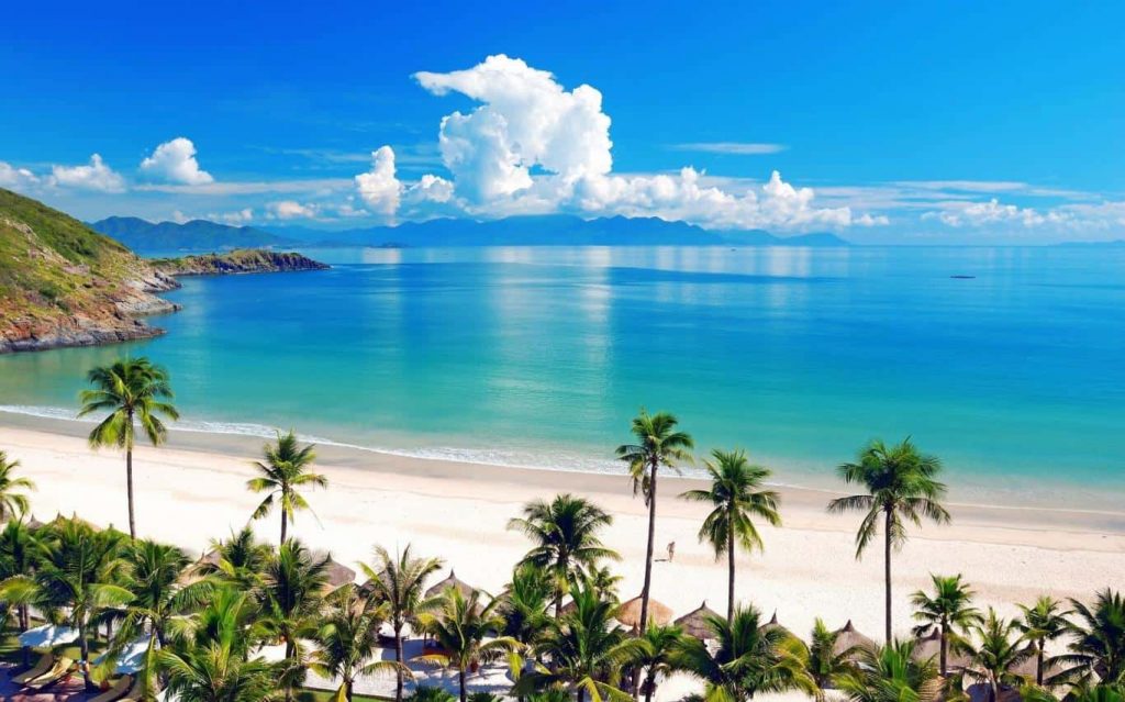 Biển xanh, cát trắng